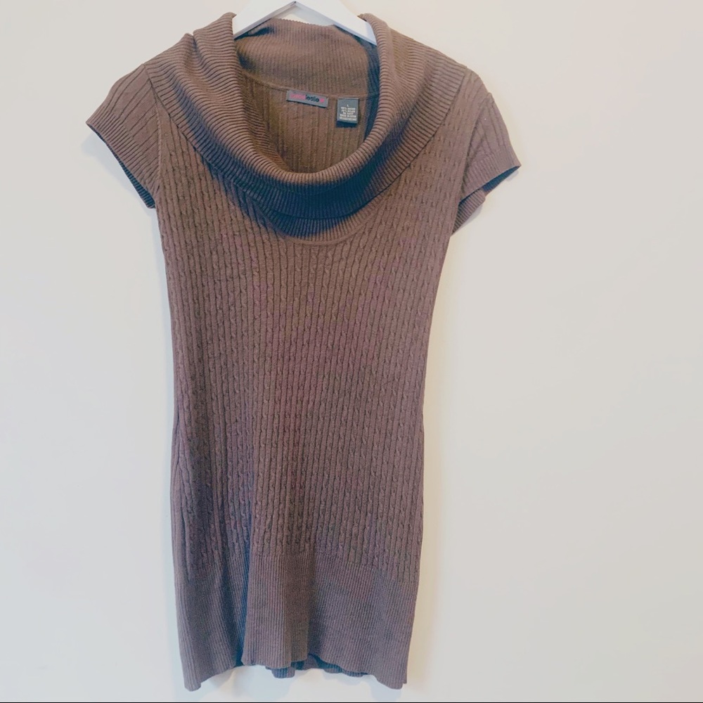3/15 💚 Short Sleeve Cable Knit Funnel Neck Sweater